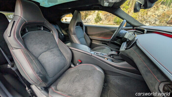 2026 Dodge Charger Sixpack suena apagado pero se conduce mejor de lo que piensas | Reseña | Carscoops